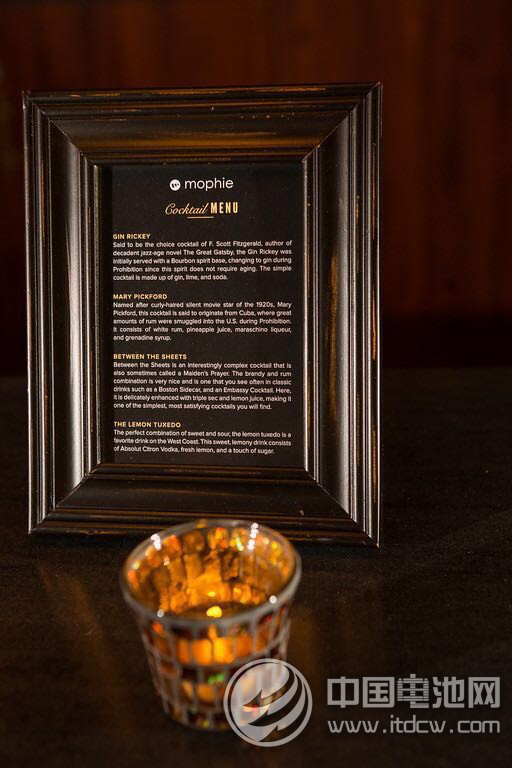 美國Mophie驚艷2015 CES  發(fā)布多款移動電源新品