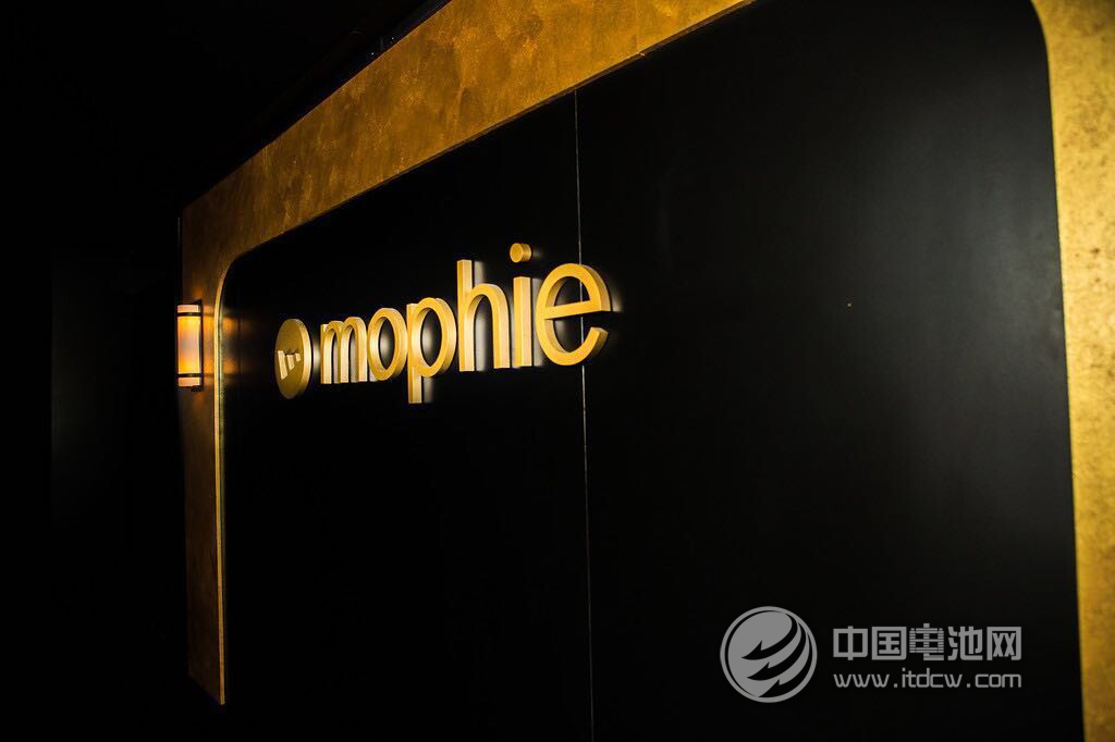 美國Mophie驚艷2015 CES  發布多款移動電源新品