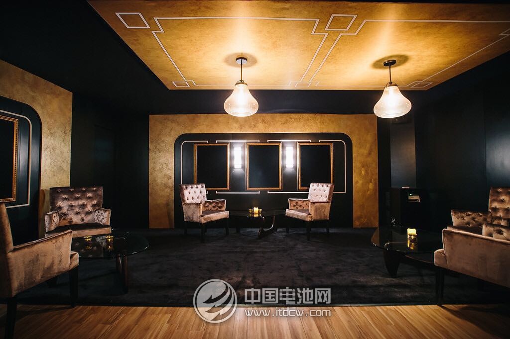 美國Mophie驚艷2015 CES  發布多款移動電源新品