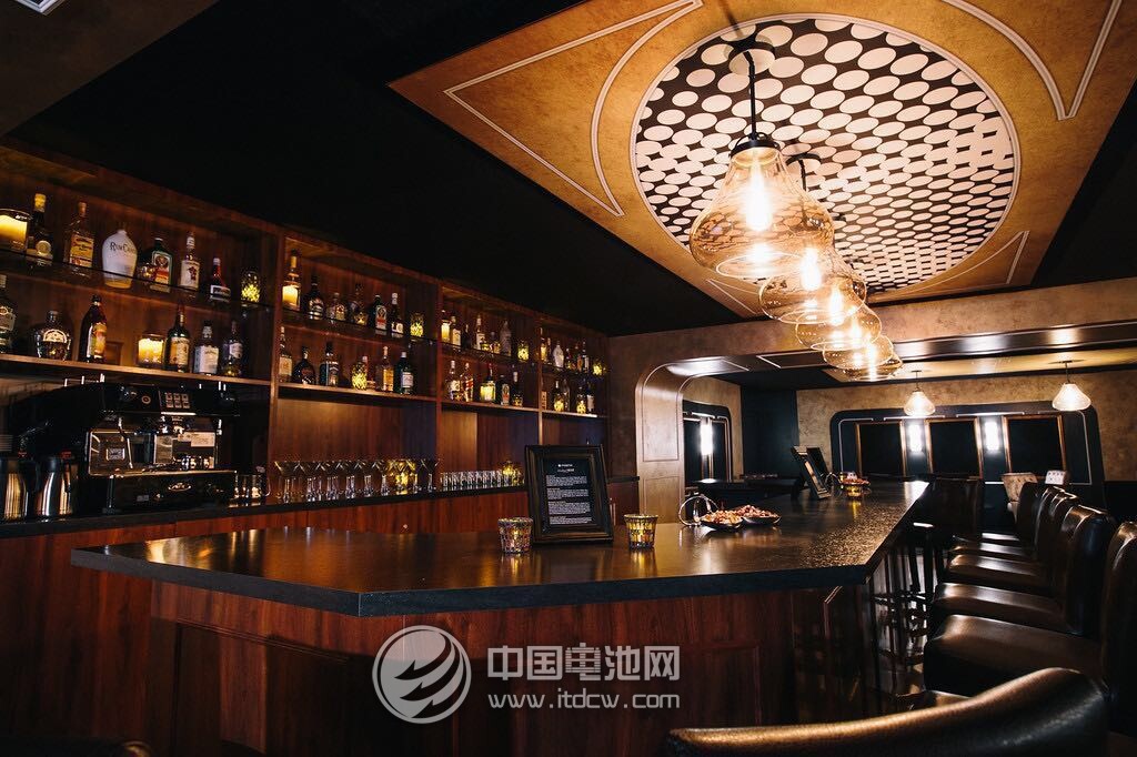 美國Mophie驚艷2015 CES  發布多款移動電源新品