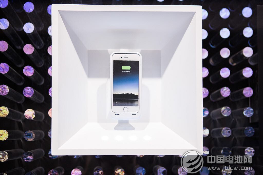 美國Mophie驚艷2015 CES  發布多款移動電源新品