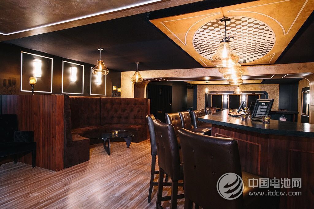 美國Mophie驚艷2015 CES  發布多款移動電源新品