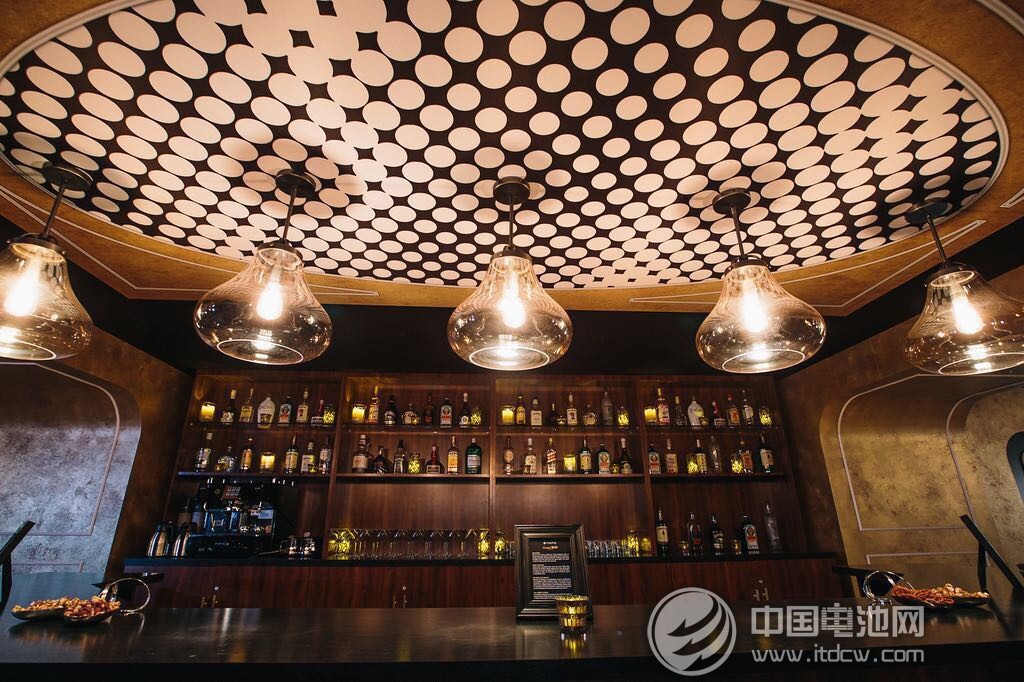 美國Mophie驚艷2015 CES  發布多款移動電源新品