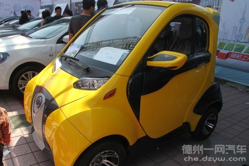 小型電動車：開的人說挺爽，想買的人在猶豫