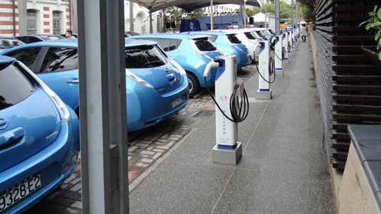 成本高規劃缺 新能源車公共充電樁建設艱難
