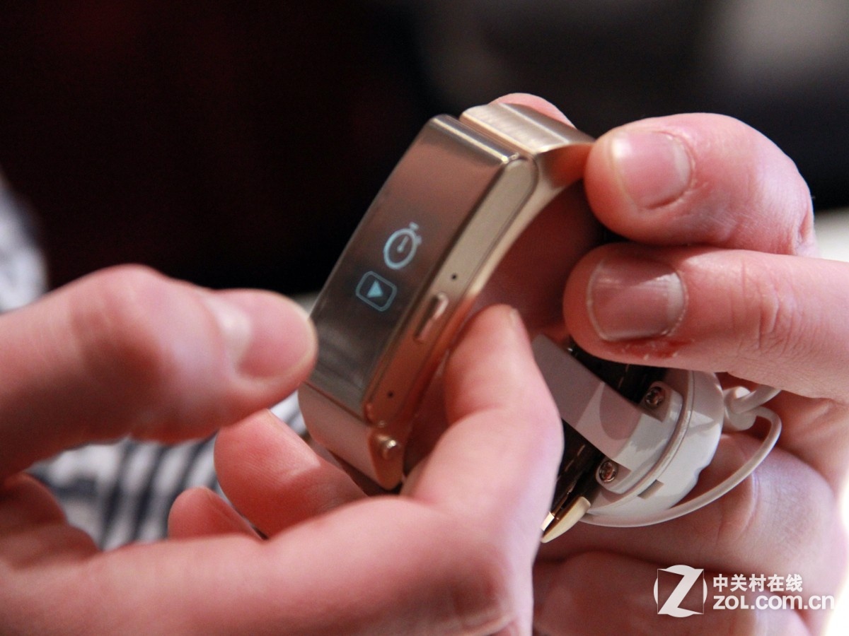 華為重新定義終端品牌 MWC連發三款穿戴設備 華為重新定義終端品牌 MWC連發三款穿戴設備