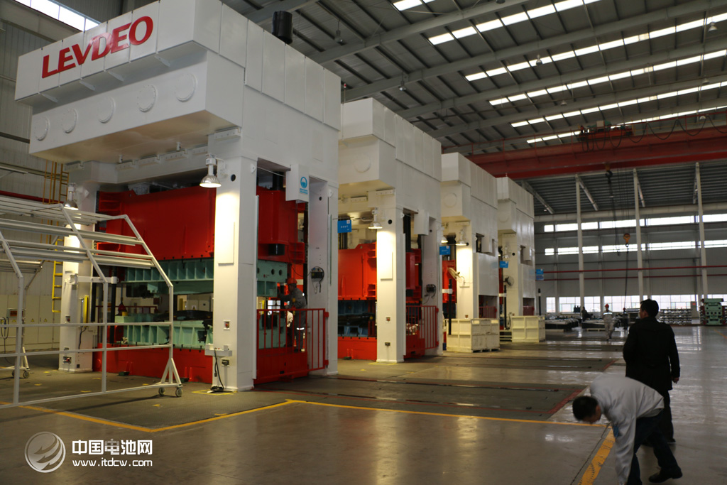 低速電動(dòng)車(chē)迷途:市場(chǎng)蓄勢(shì) 政策不明 何去何從? 低速電動(dòng)車(chē)迷途:市場(chǎng)蓄勢(shì) 政策不明 何去何從?