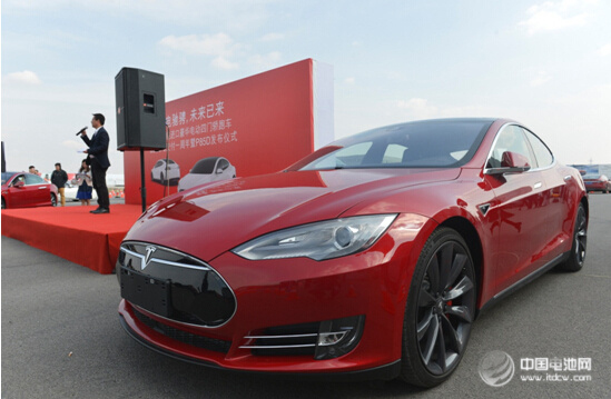 特斯拉Model S P85D“全輪驅(qū)動(dòng)”中國(guó)新能源汽車
