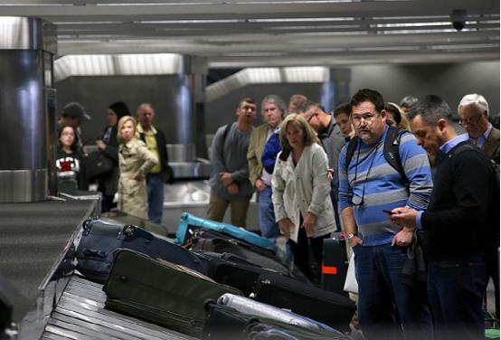 三星與新秀麗合作的智能行李箱:自動跟你走 三星與新秀麗合作的智能行李箱:自動跟你走