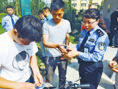 電動(dòng)車(chē)裝“黑匣子”與110聯(lián)網(wǎng)  電池被盜也能警示