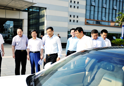 杭州市長(zhǎng)張鴻銘調(diào)研萬(wàn)向 魯偉鼎:電池實(shí)力目標(biāo)全球第二 杭州市長(zhǎng)張鴻銘調(diào)研萬(wàn)向 魯偉鼎:電池實(shí)力目標(biāo)全球第二