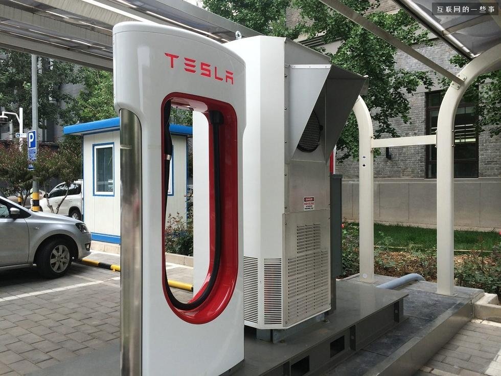 特斯拉的液態冷卻電纜或最終減少充電時間 特斯拉的液態冷卻電纜或最終減少充電時間