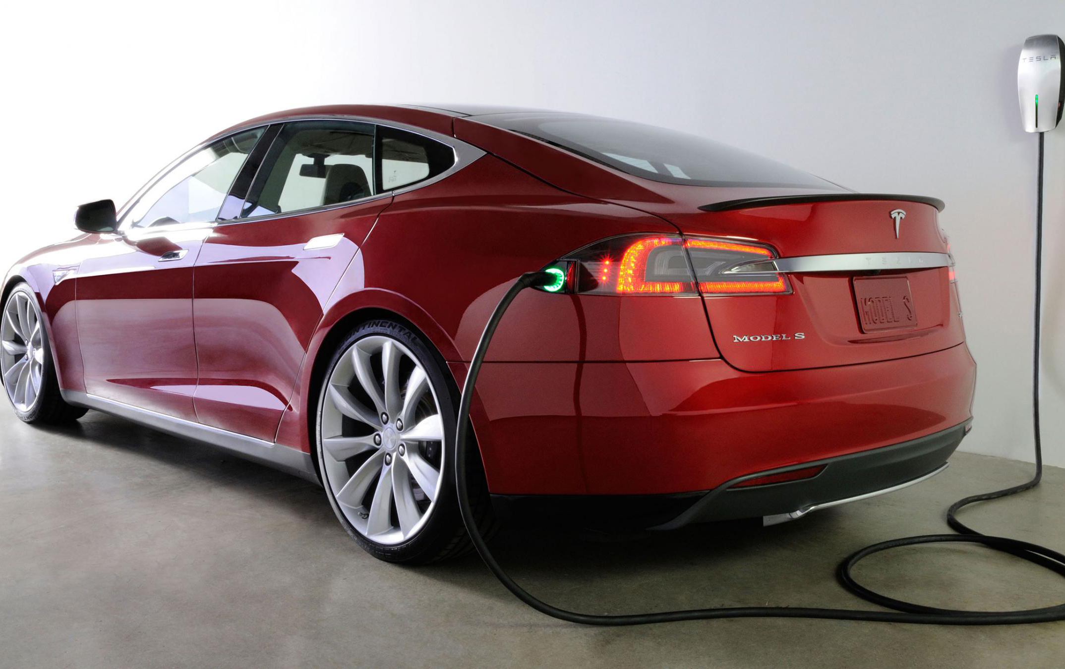 特斯拉招攬鋰電池專家  研發(fā)新車低成本電池