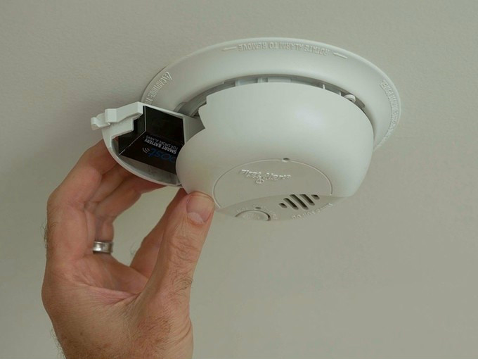 一次安裝用五年 煙霧報(bào)警器智能電池靠譜么？