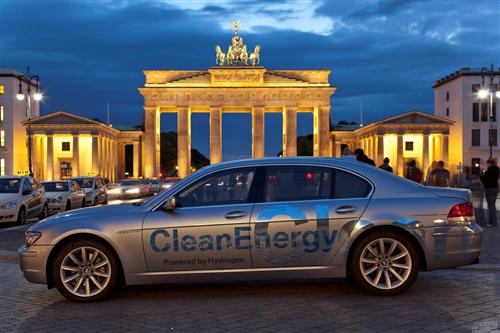 寶馬燃料電池車本月將路試 聯(lián)合車企建加氫站 寶馬燃料電池車本月將路試 聯(lián)合車企建加氫站