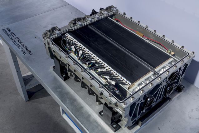 寶馬汽車應該放棄氫能源，師從特斯拉？