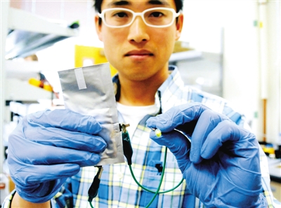 華人教授研發高性能鋁離子電池 一分鐘充滿電 華人教授研發高性能鋁離子電池 一分鐘充滿電