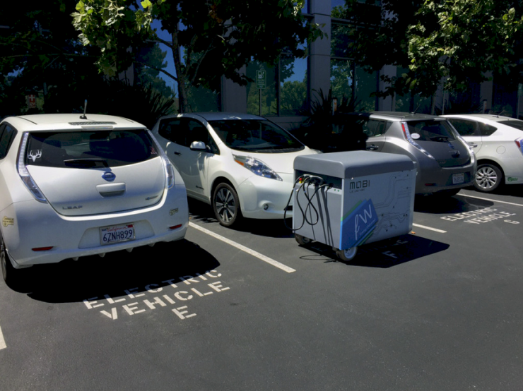 舊電池變身超大“移動電源” 解決電動車充電問題