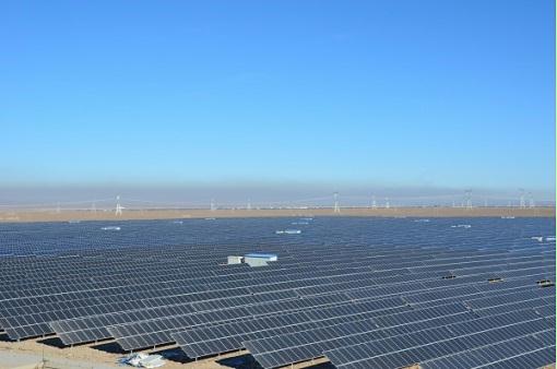 全國最大單體農(nóng)光互補(bǔ)光伏發(fā)電站并網(wǎng)發(fā)電