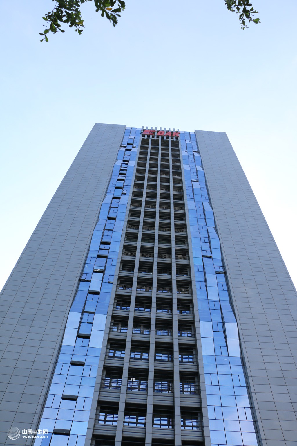 中國電池網(wǎng)一行調(diào)研比克電池  動力電池供不應(yīng)求