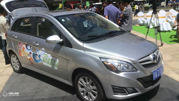 七成消費(fèi)者接受家庭充電   新能源車價(jià)格高制約發(fā)展 