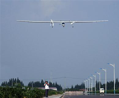 小比例“墨子號”在滬驗(yàn)證試飛中。