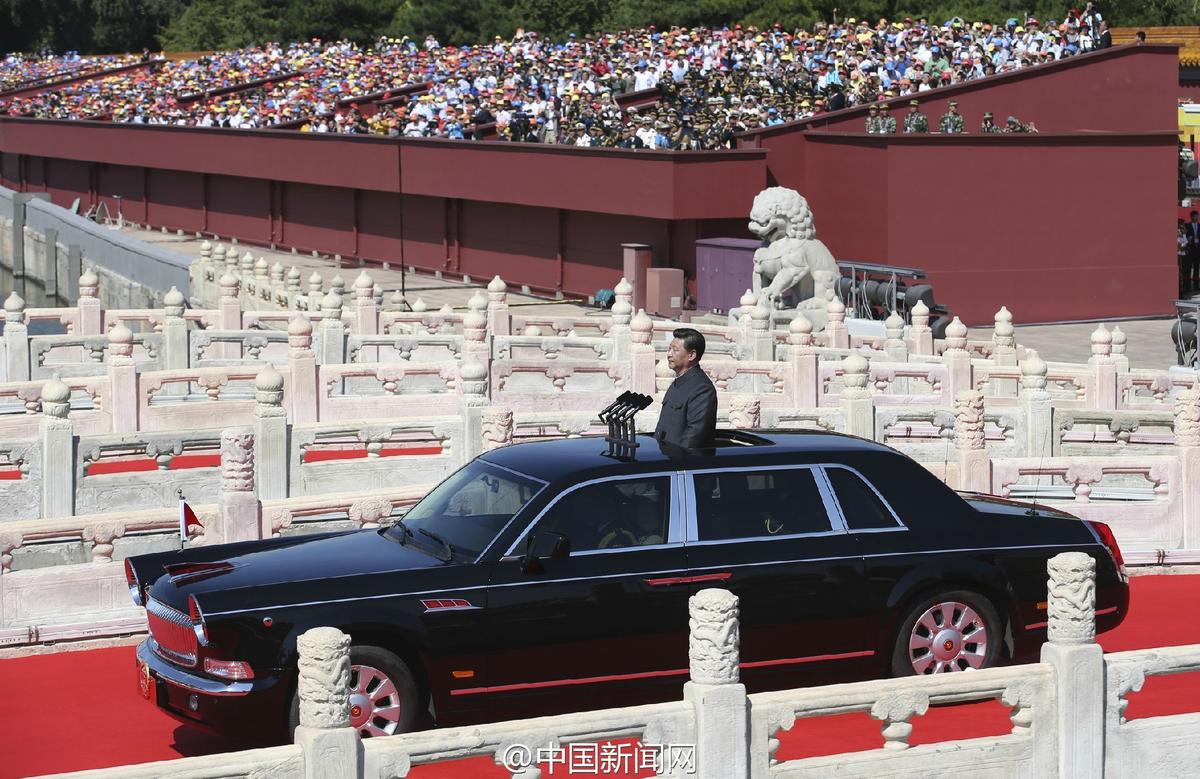 勝利日大閱兵：習(xí)近平坐國產(chǎn)紅旗車檢閱部隊(duì) 