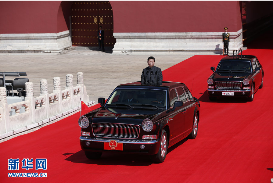 勝利日大閱兵：習(xí)近平坐國產(chǎn)紅旗車檢閱部隊(duì) 