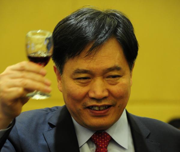 保利協(xié)鑫上半年凈利逾8億港元 光伏材料毛利率達24.1% 保利協(xié)鑫上半年凈利逾8億港元 光伏材料毛利率達24.1%