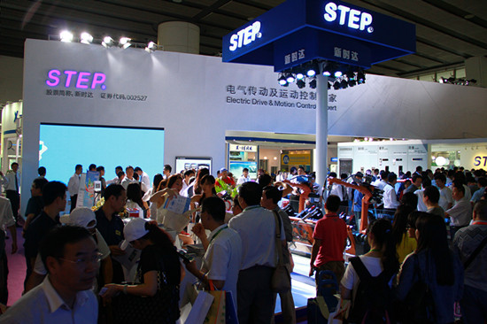 帥福特與新時達簽訂工業(yè)機器人鋰電池巨額合同