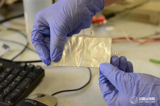 明陽集團與斯坦福教授簽訂合作協(xié)議 推動鋁電池產(chǎn)業(yè)化 明陽集團與斯坦福教授簽訂合作協(xié)議 推動鋁電池產(chǎn)業(yè)化