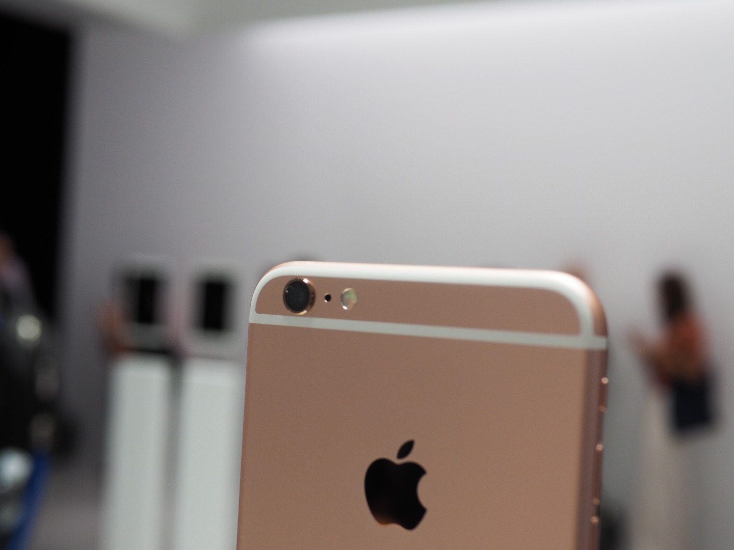 蘋(píng)果iPhone 6s/plus預(yù)約如潮 蘋(píng)果式創(chuàng)新漸行漸遠(yuǎn)？