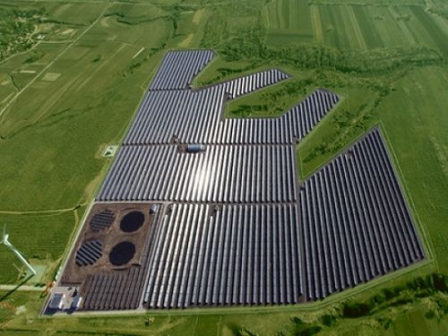 多家光伏龍頭企業深陷泥潭 盲目擴張后沉疴難愈 多家光伏龍頭企業深陷泥潭 盲目擴張后沉疴難愈