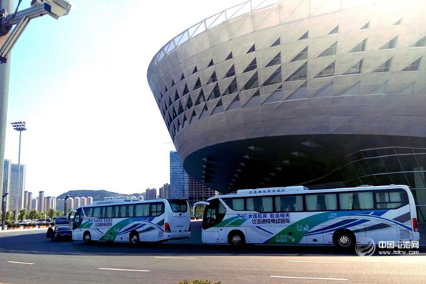 與達(dá)沃斯同行  比亞迪C9純電動客車展中國制造雄姿