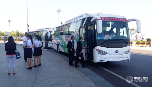 與達(dá)沃斯同行  比亞迪C9純電動客車展中國制造雄姿