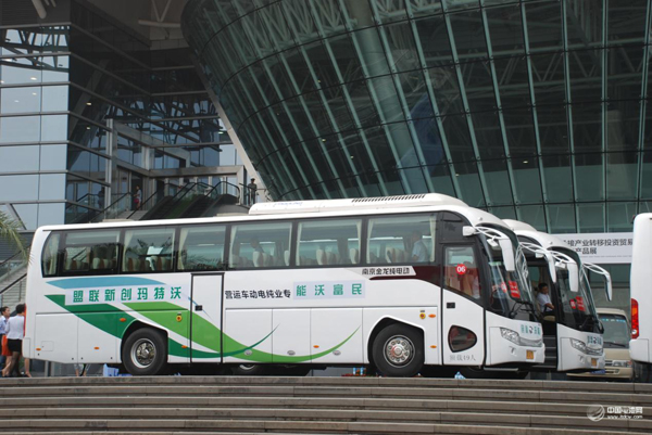 沒有充電樁也能跑 配移動充電車20分鐘可充80度電 沒有充電樁也能跑 配移動充電車20分鐘可充80度電