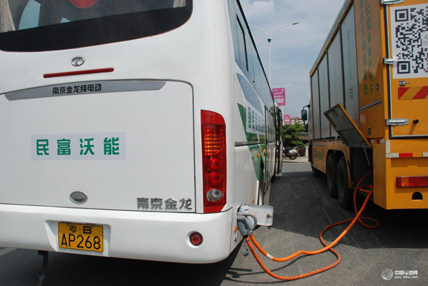 沒有充電樁也能跑 配移動充電車20分鐘可充80度電 沒有充電樁也能跑 配移動充電車20分鐘可充80度電