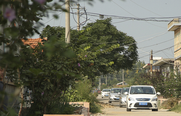 2015年世界休閑體育大賽青島萊西舉辦:體驗北汽電動車 2015年世界休閑體育大賽青島萊西舉辦:體驗北汽電動車