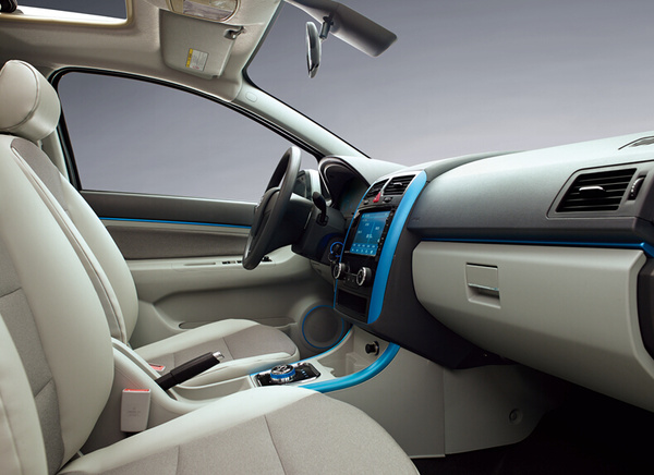 2015年世界休閑體育大賽青島萊西舉辦:體驗北汽電動車 2015年世界休閑體育大賽青島萊西舉辦:體驗北汽電動車