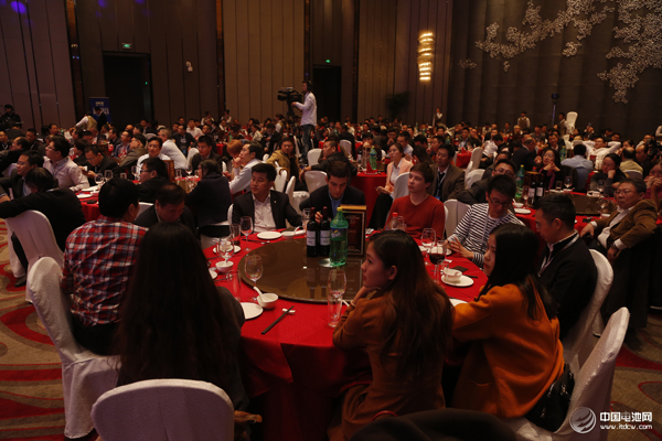 鋰電“達(dá)沃斯”舉行盛大歡迎晚宴 中外嘉賓同臺交流
