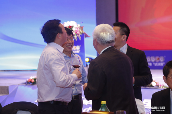 鋰電“達(dá)沃斯”舉行盛大歡迎晚宴 中外嘉賓同臺交流