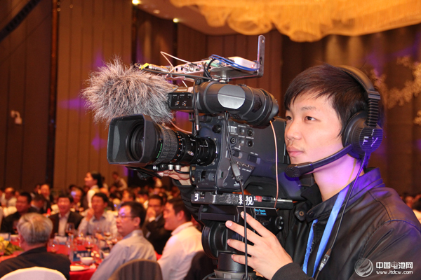 鋰電“達(dá)沃斯”舉行盛大歡迎晚宴 中外嘉賓同臺交流