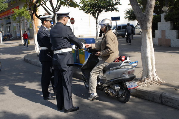 電動自行車國標已十幾年沒修訂過 安全隱患不容忽視 電動自行車國標已十幾年沒修訂過 安全隱患不容忽視