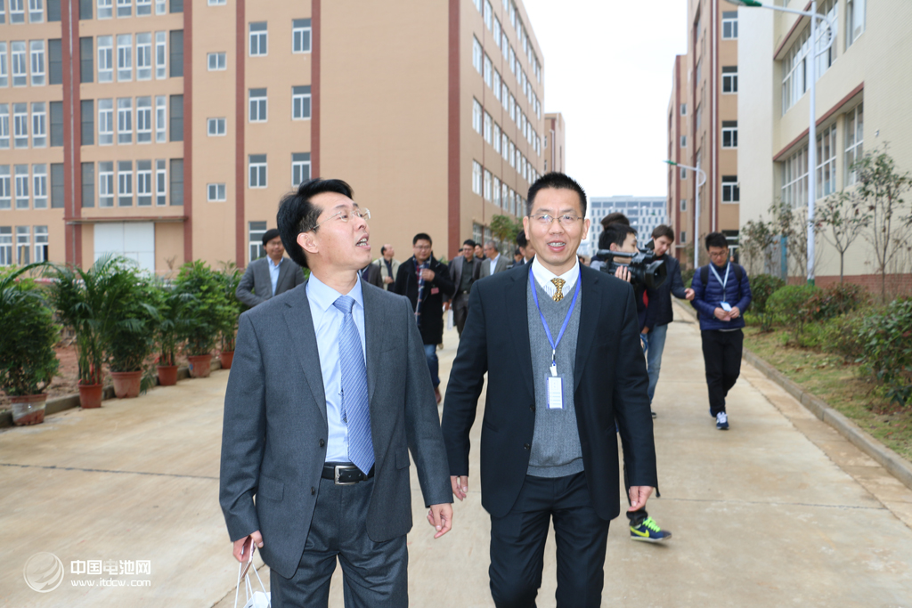 鋰電“達(dá)沃斯”秘書(shū)長(zhǎng)于清教與惠強(qiáng)新能源董事長(zhǎng)王紅兵交流