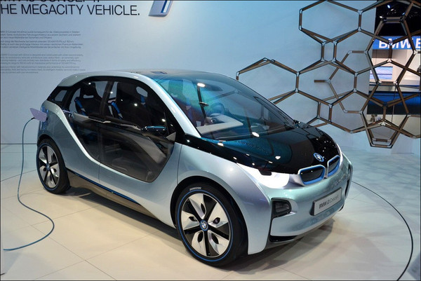 廣州新沙口岸前11個月新能源汽車進(jìn)口同比增長近12倍