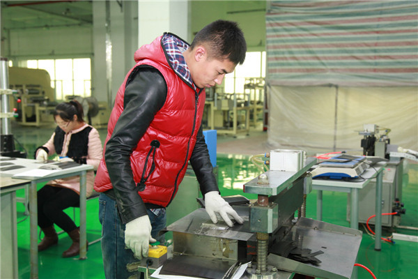 中科泰能科技"超級電池" 完工 充放電次數超5000次 中科泰能科技"超級電池" 完工 充放電次數超5000次