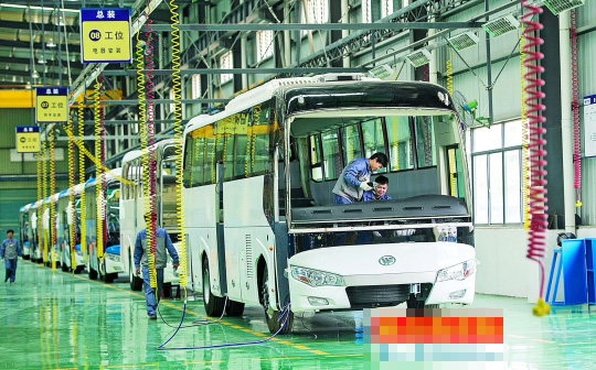 首臺新能源客車下線 廣東東莞“整車夢”圓 首臺新能源客車下線 廣東東莞“整車夢”圓