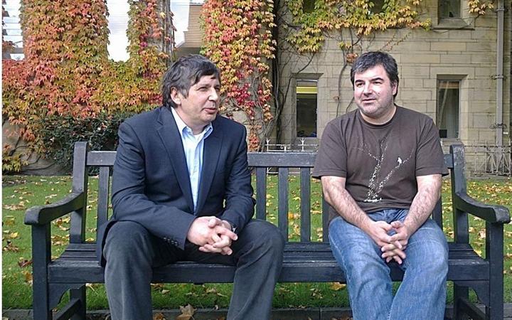 2010年諾貝爾物理學(xué)獎(jiǎng)?lì)C發(fā)給了兩名來(lái)自英國(guó)曼徹斯特大學(xué)的物理學(xué)家:安德烈?海姆和康斯坦丁?諾沃肖洛夫。 2010年諾貝爾物理學(xué)獎(jiǎng)?lì)C發(fā)給了兩名來(lái)自英國(guó)曼徹斯特大學(xué)的物理學(xué)家:安德烈?海姆和康斯坦丁?諾沃肖洛夫。