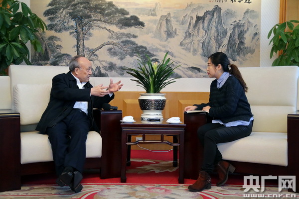 萬向集團(tuán)董事局主席魯冠球接受記者專訪 萬向集團(tuán)董事局主席魯冠球接受記者專訪