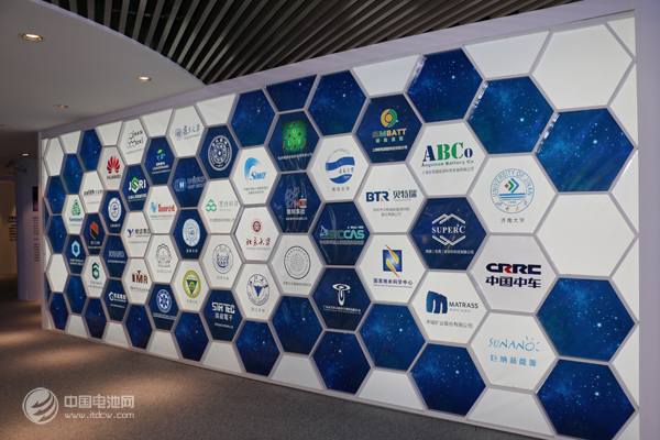 五利好支持石墨烯產業 2億資金涌入4只概念股